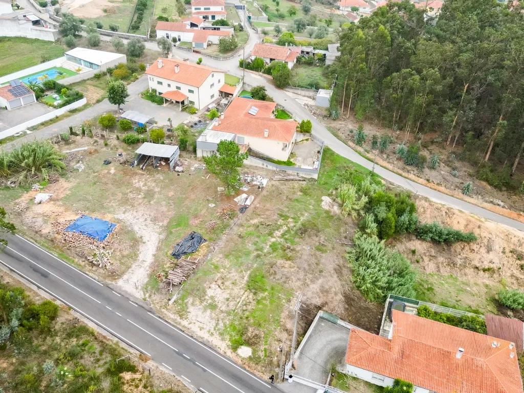 Espaçoso Terreno em Milagres, Leiria - 730m² para Construção - Image 9
