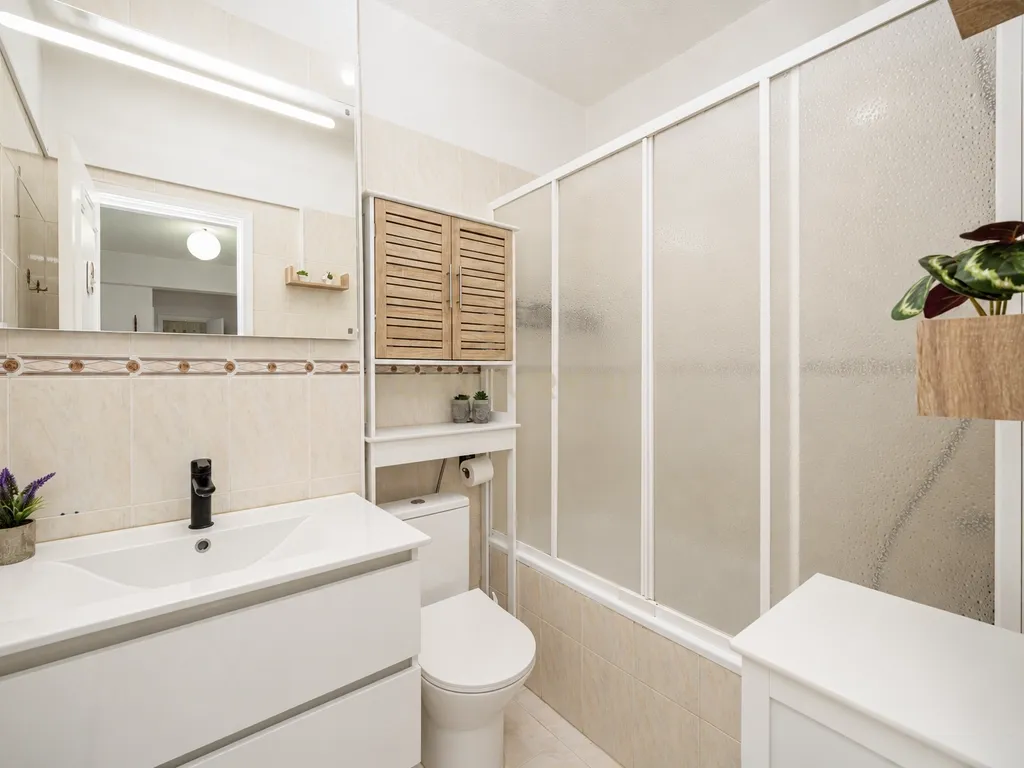 T3 Semi-Remodelado em São Sebastião, Setúbal - Image 8
