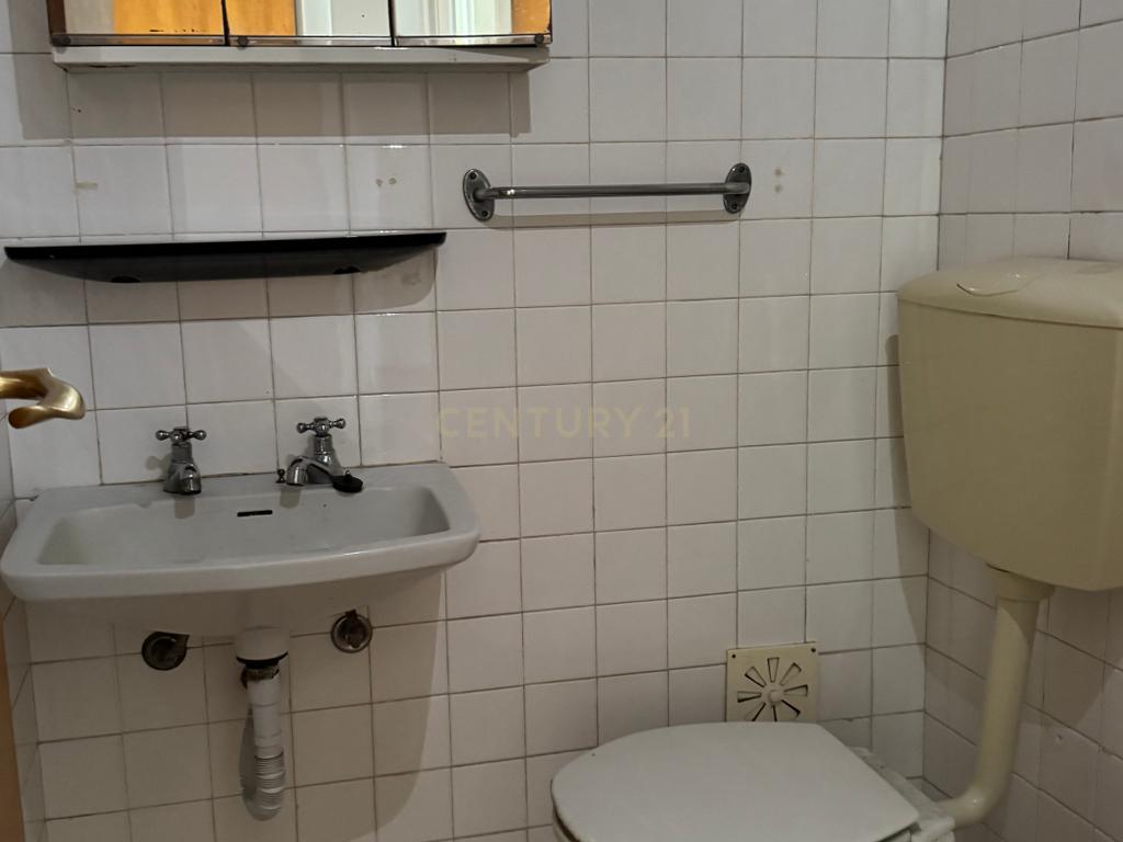 Apartamento T4 em Almada em frente ao metro de superfície! - Image 22