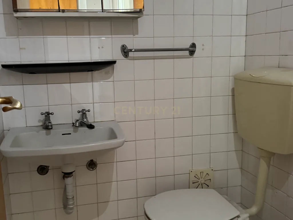 Apartamento T4 em Almada em frente ao metro de superfície! - Image 22