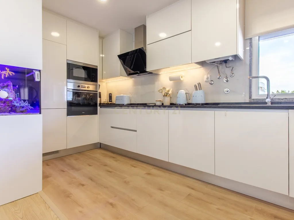 Apartamento T2 - Barreiro, Perto da Praia e Centro - Image 2