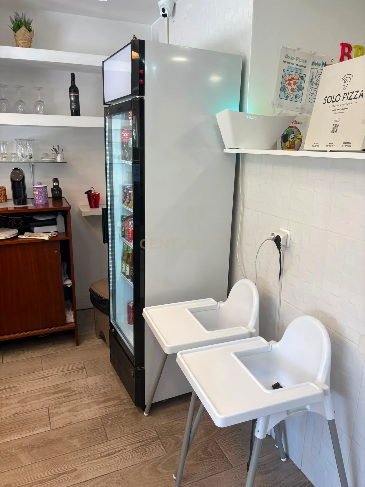 Fotografia 12 de TRESPASSE DA PIZZARIA " SOLO PIZZA " EM MASSAMÁ – EXCELENTE LOCALIZAÇÃO!