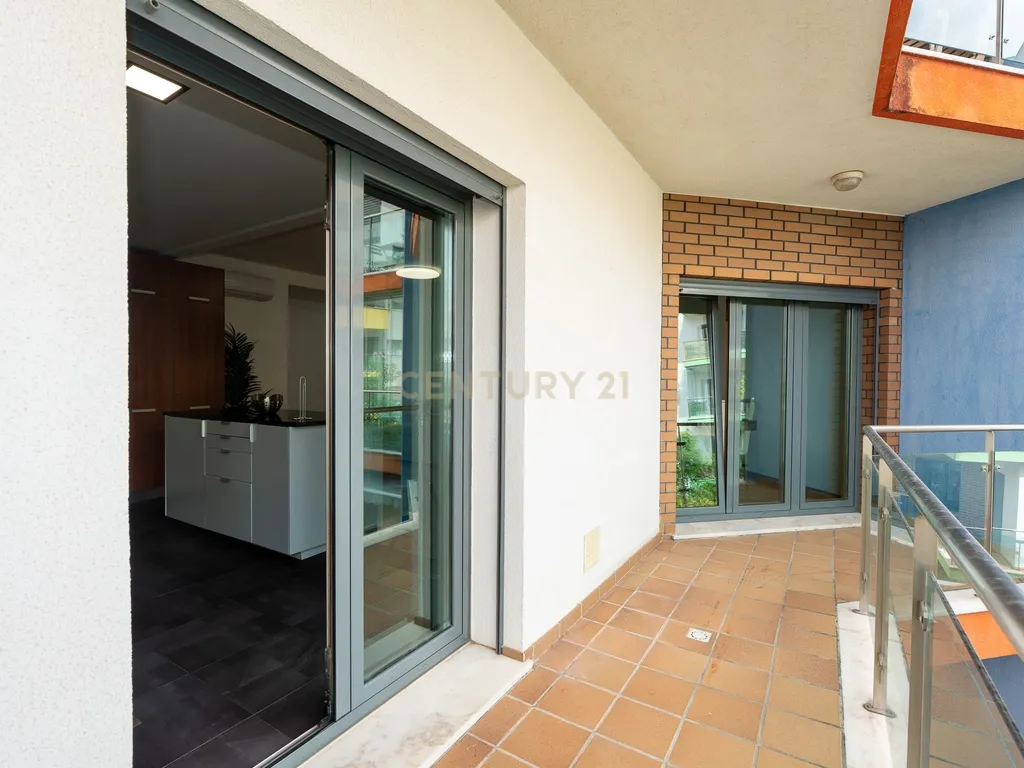 Apartamento de tipologia T3, com 2 varandas, 2 WC e box para 4 viaturas, situado no Jardim da Amoreira - Ramada em Odivelas. - Image 19