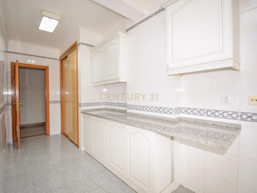 Apartamento T3 em Loures com Garagem - Image 9
