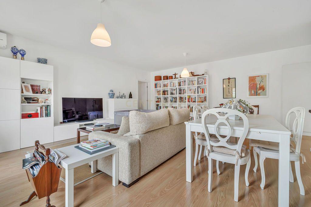 Apartamento T2 com Vista Panorâmica em Entrecampos - Image 10