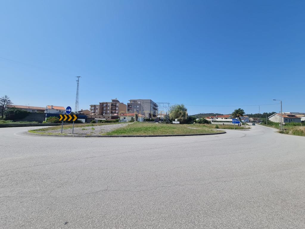 TERRENO PARA/CONSTRUÇÃO MORADIAS EM BANDA (PIP APROVADO COM PLANTAS PARA 3 HABITAÇÕES) PRÓXIMO AO POLO 1 LASKASAS E QUIM DAS FRANCESINHAS, A 2,2KM CONTINENTE E DO PARQUE DA CIDADE - REBORDOSA, PAREDES - Image 17