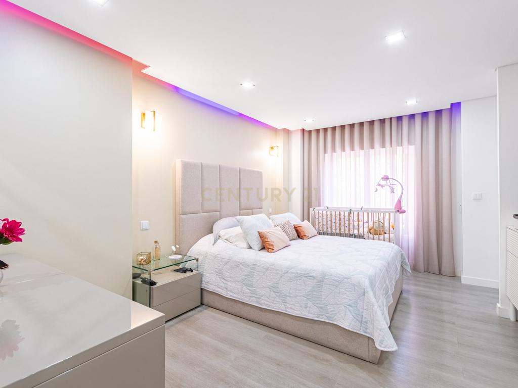Apartamento T4 convertido em T3 com Closet e Box, Jardim da Radial - Image 5