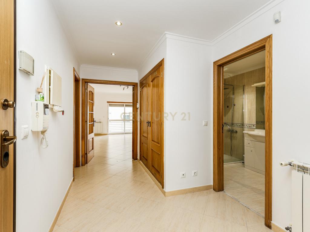 Apartamento T2 C/Elevador em Belas                                                                                                                                                              - Image 11