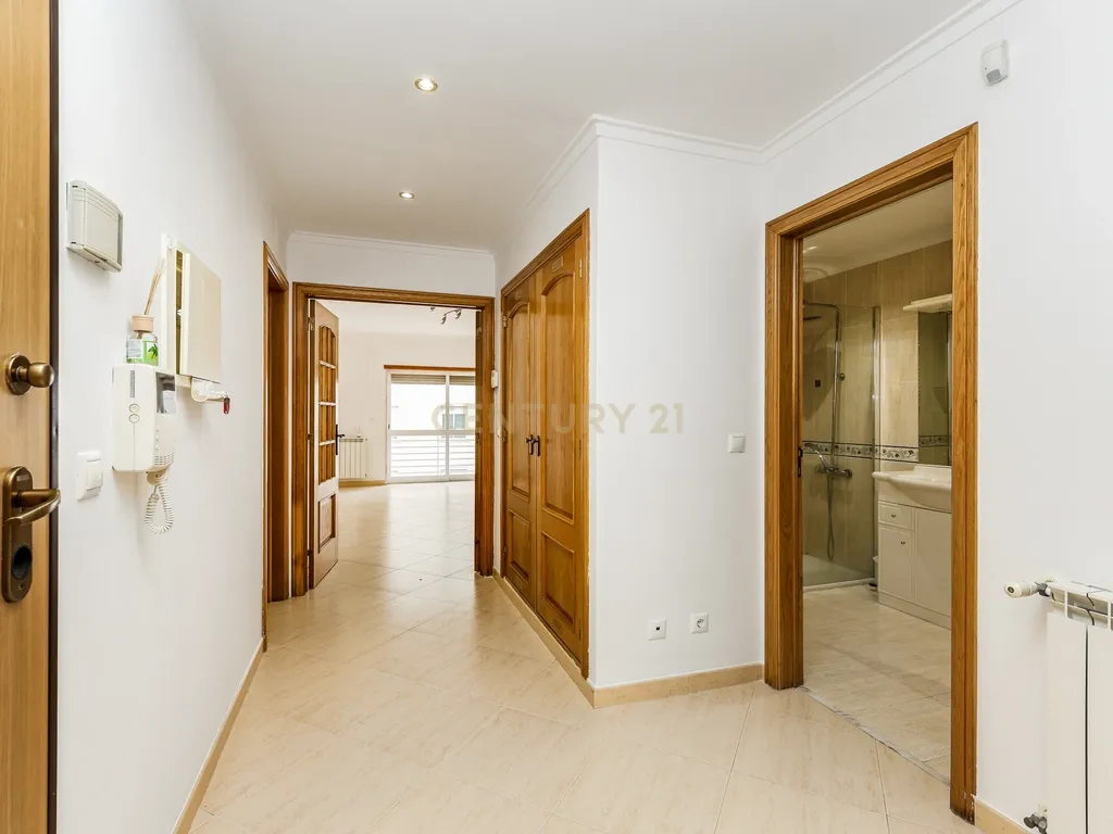 Apartamento T2 C/Elevador em Belas - Image 11