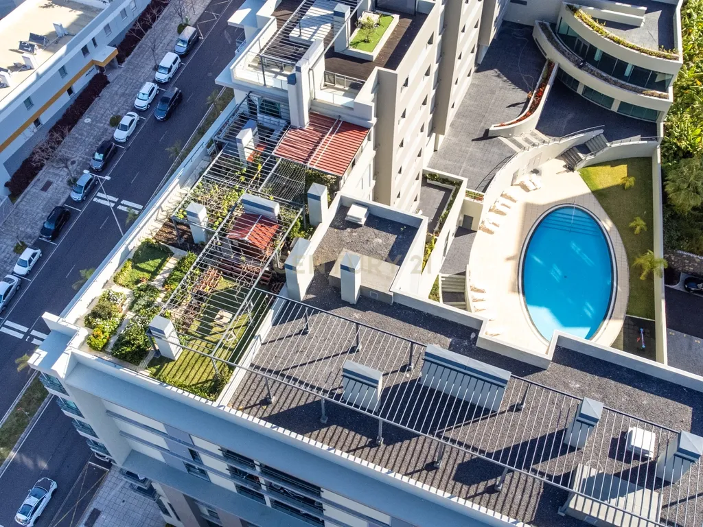 Penthouse com Vista Mar em Funchal, Madeira - Image 4