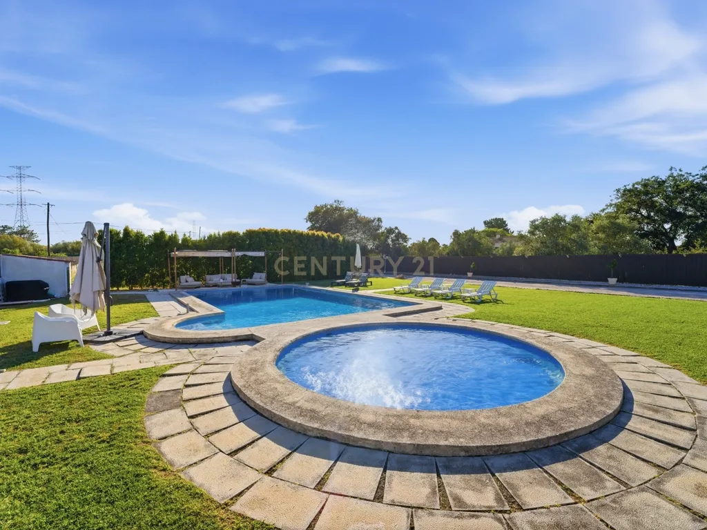 Quinta de Charme em Palmela – Renovada, Espaçosa e Pronta a Viver - Image 34