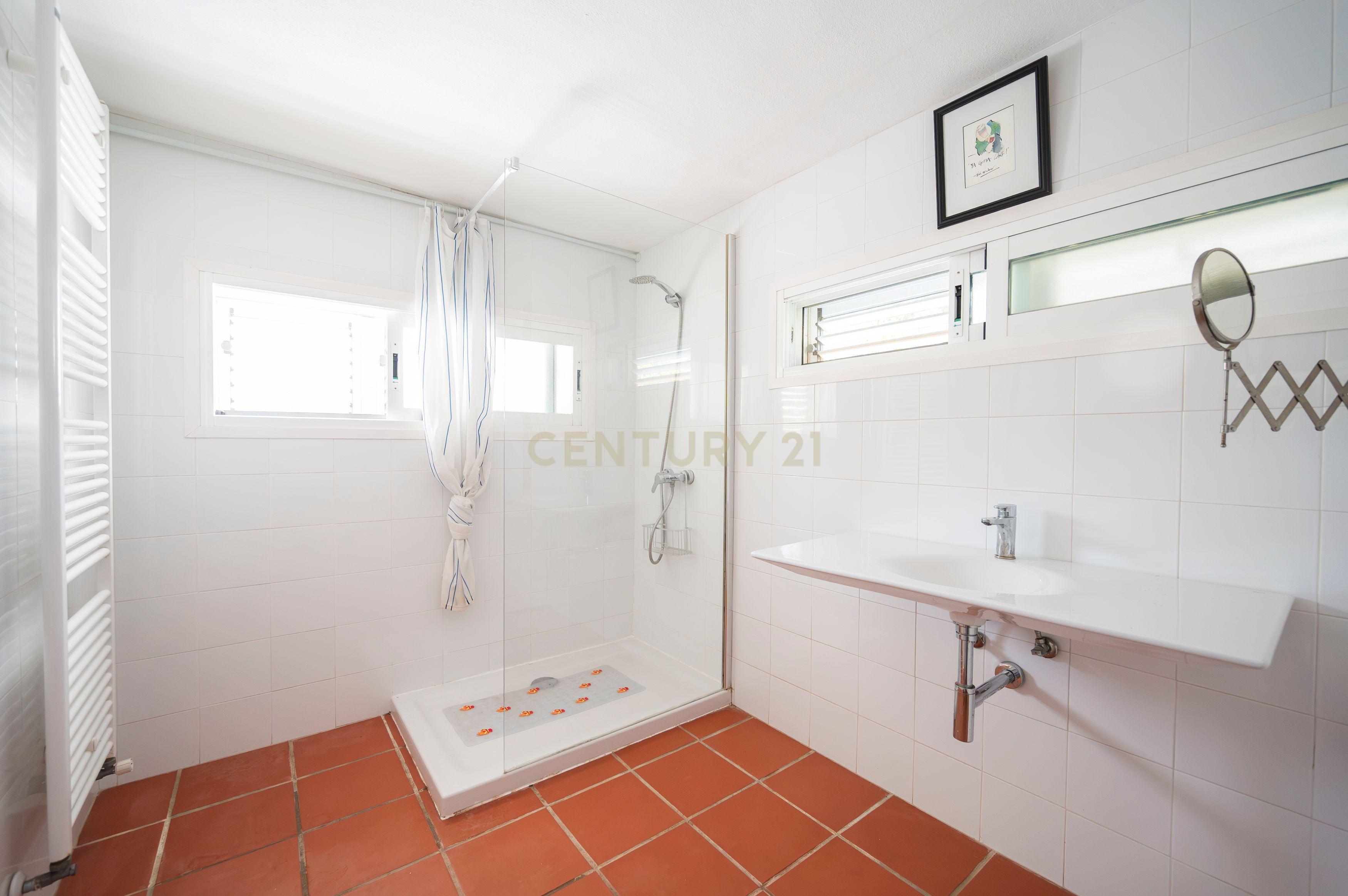 Moradia para reformar em Santa Eulália com piscina e vista panorâmica. Ótima oportunidade para investidores. - Image 20