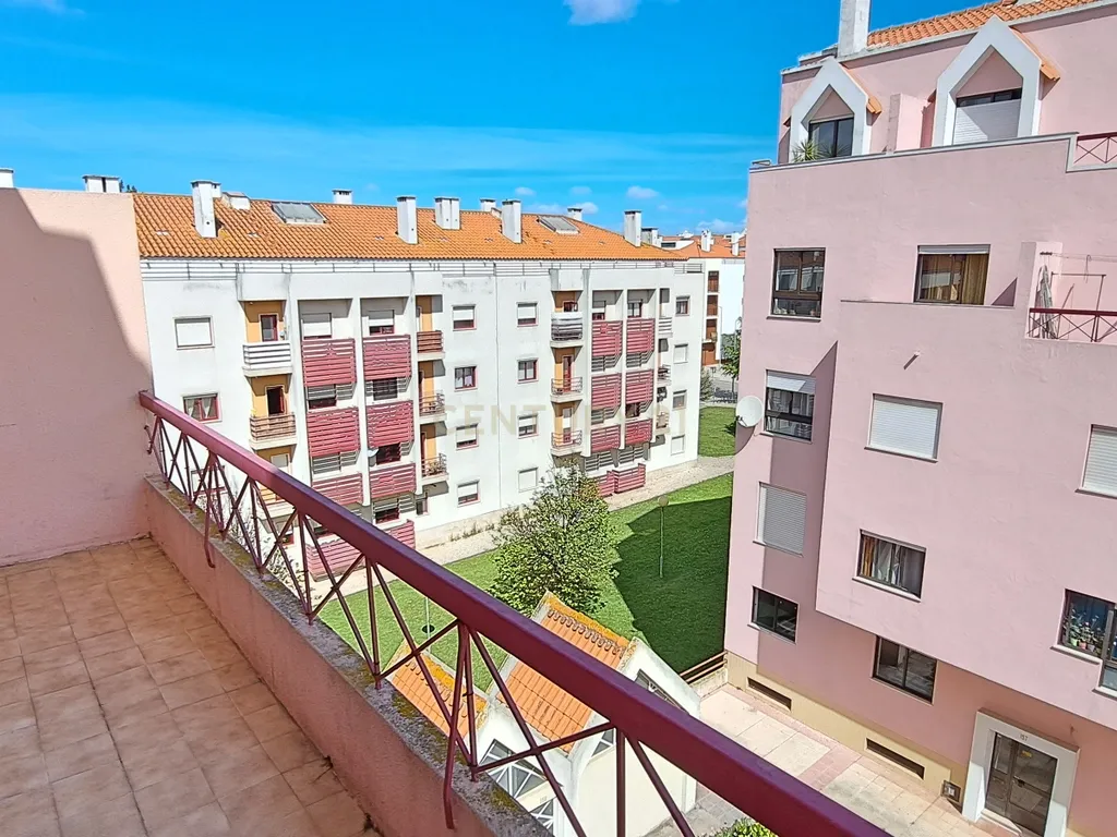 Apartamento T4 Duplex com 133m2 Montijo. - Image 4