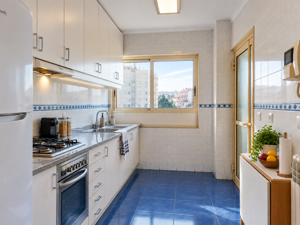 T2 com garagem e varanda | Costa Cabral, Porto - Image 7