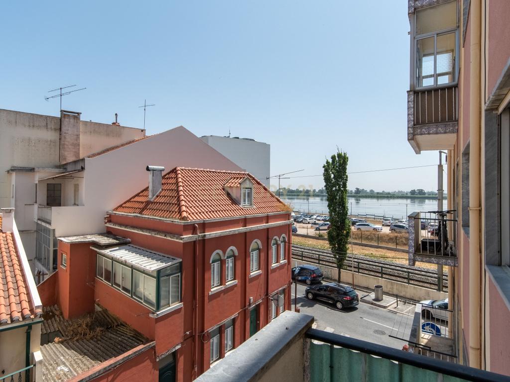 Oportunidade Única! Apartamento T2 com Vista Rio em Vila Franca de Xira. - Image 8