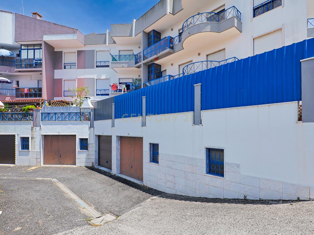 Apartamento T2 nas Quintinhas, Charneca de Caparica, com Terraço e Garagem - Image 32