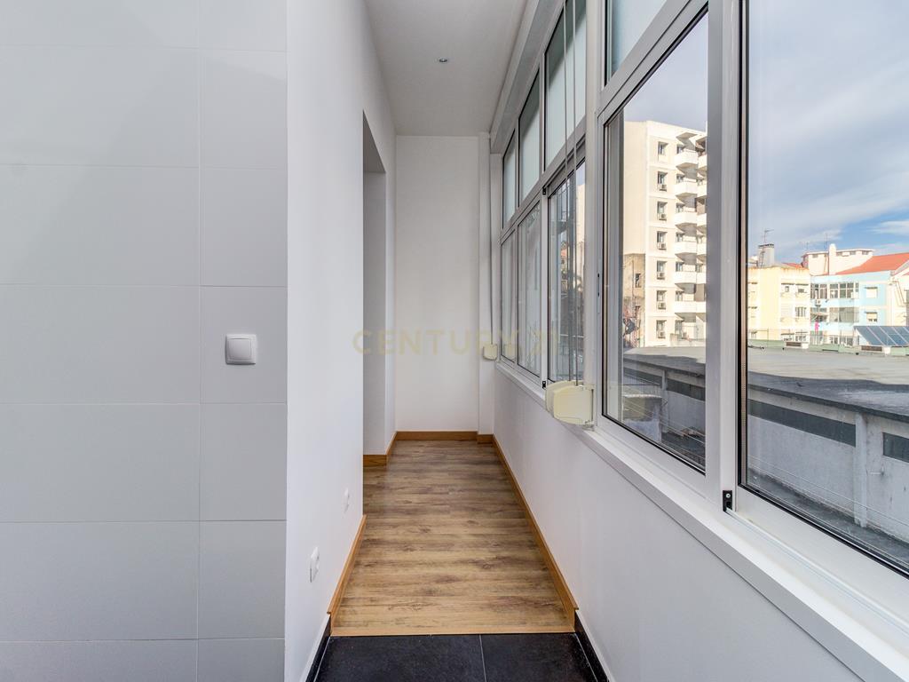  Apartamento T2 à venda na Rua Barão de Sabrosa – Penha de França, Lisboa - Image 5