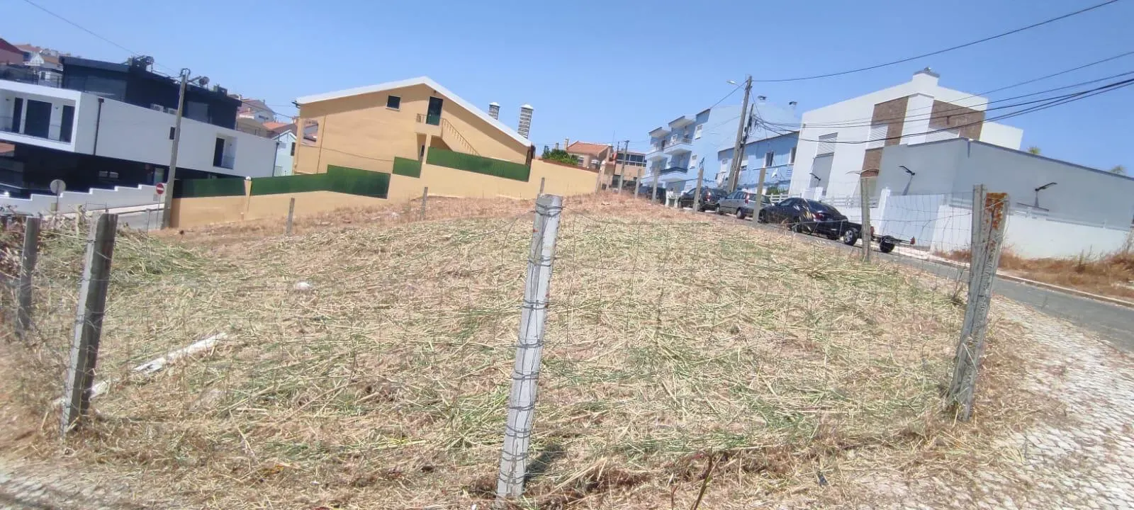 Fotografia 4 de Título:  Terreno de 240 m² com projeto aprovado — pronto a construir a casa dos seus sonhos, sem esperar