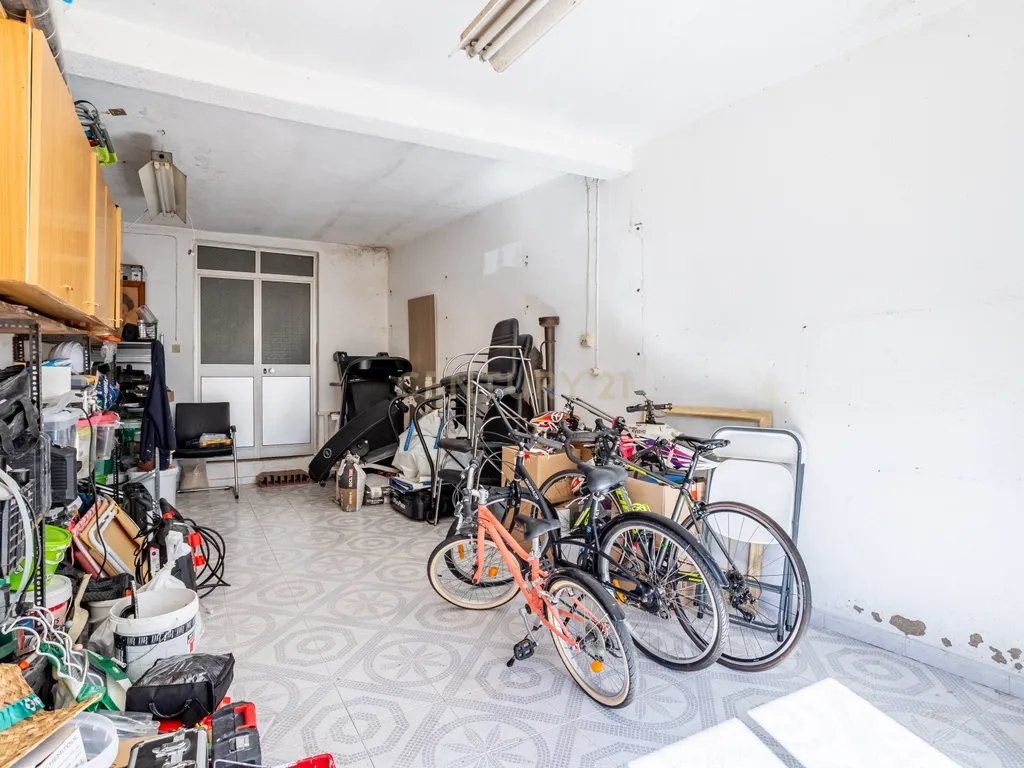 Moradia T4 | 278 m² de construção | Terraço 120 m² | Quintal 110 m² | Garagem 3 carros | Agualva-Cacém - Image 35