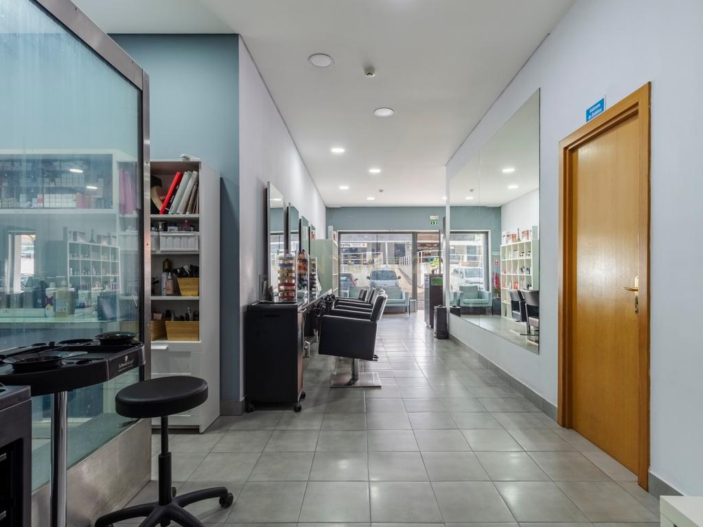 Loja com 90 m² na Quinta do Bom Retiro, Sobreda - Image 23
