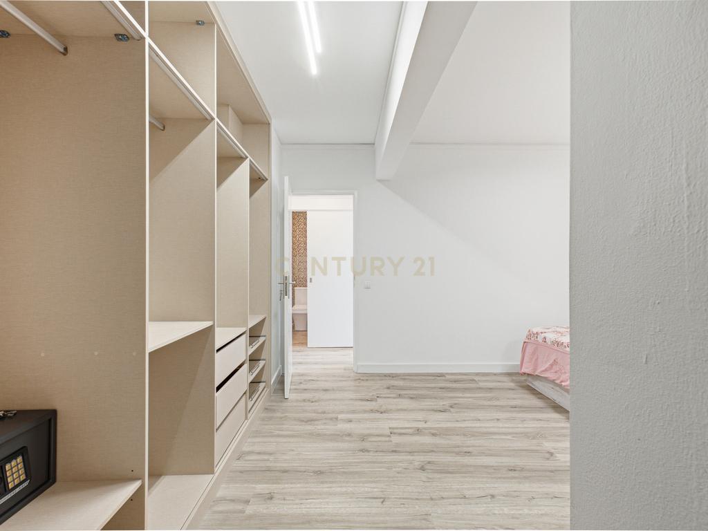 Apartamento T2 Remodelado PC Simão da Veiga Junior 1 - Santo António Dos Cavaleiros - Image 24