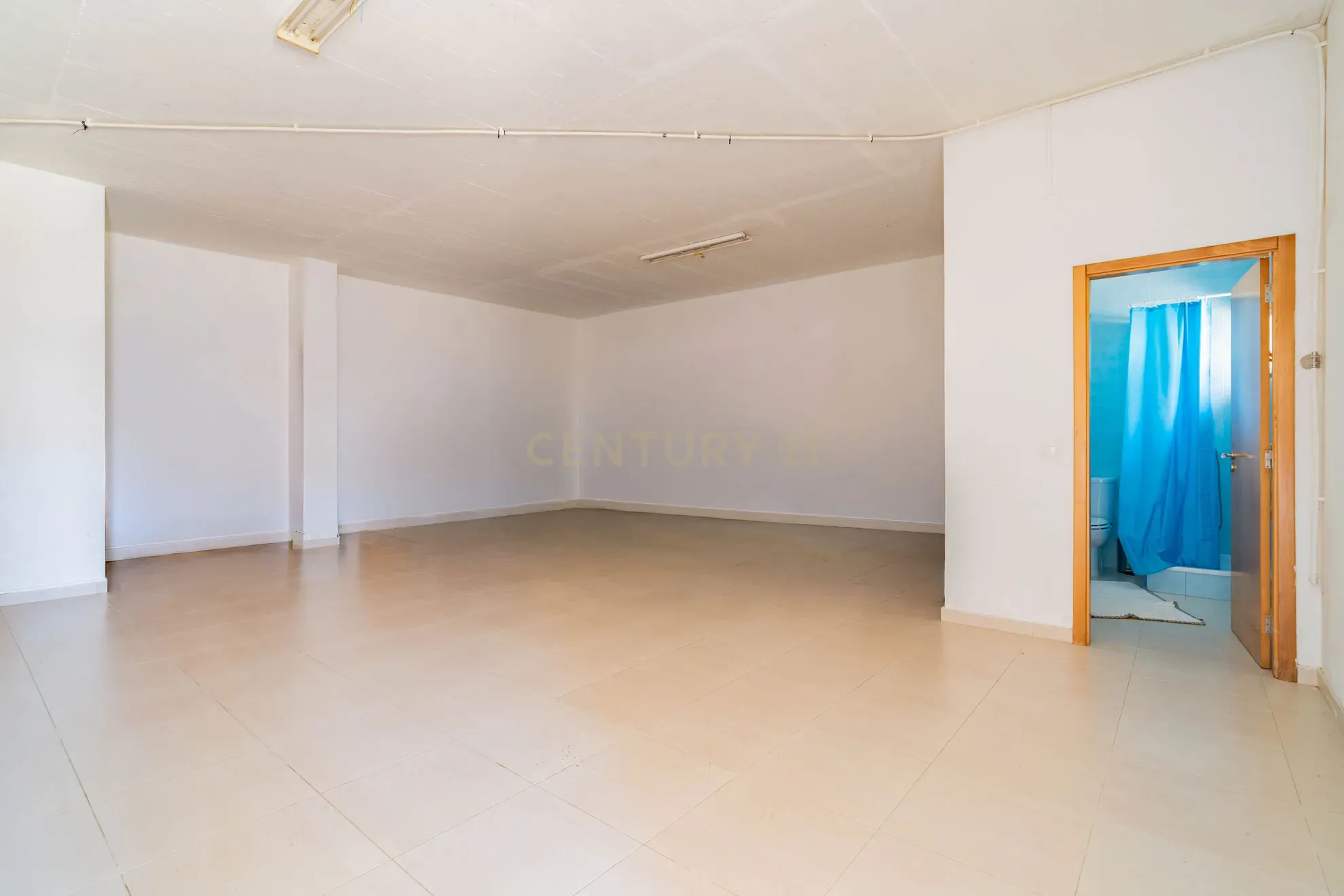 Fotografia 11 de Espaço Comercial/Serviços - Casal da Areia