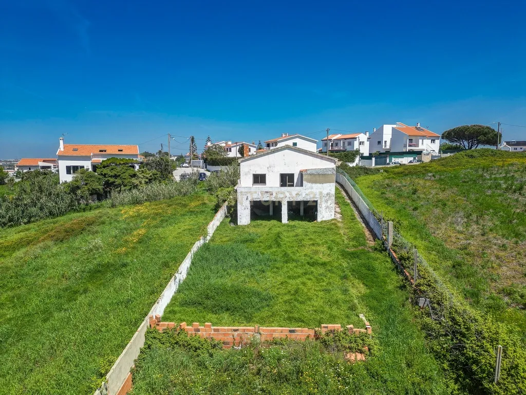 Moradia com Terreno Amplo e Vista Mar na Carvoeira - Image 54