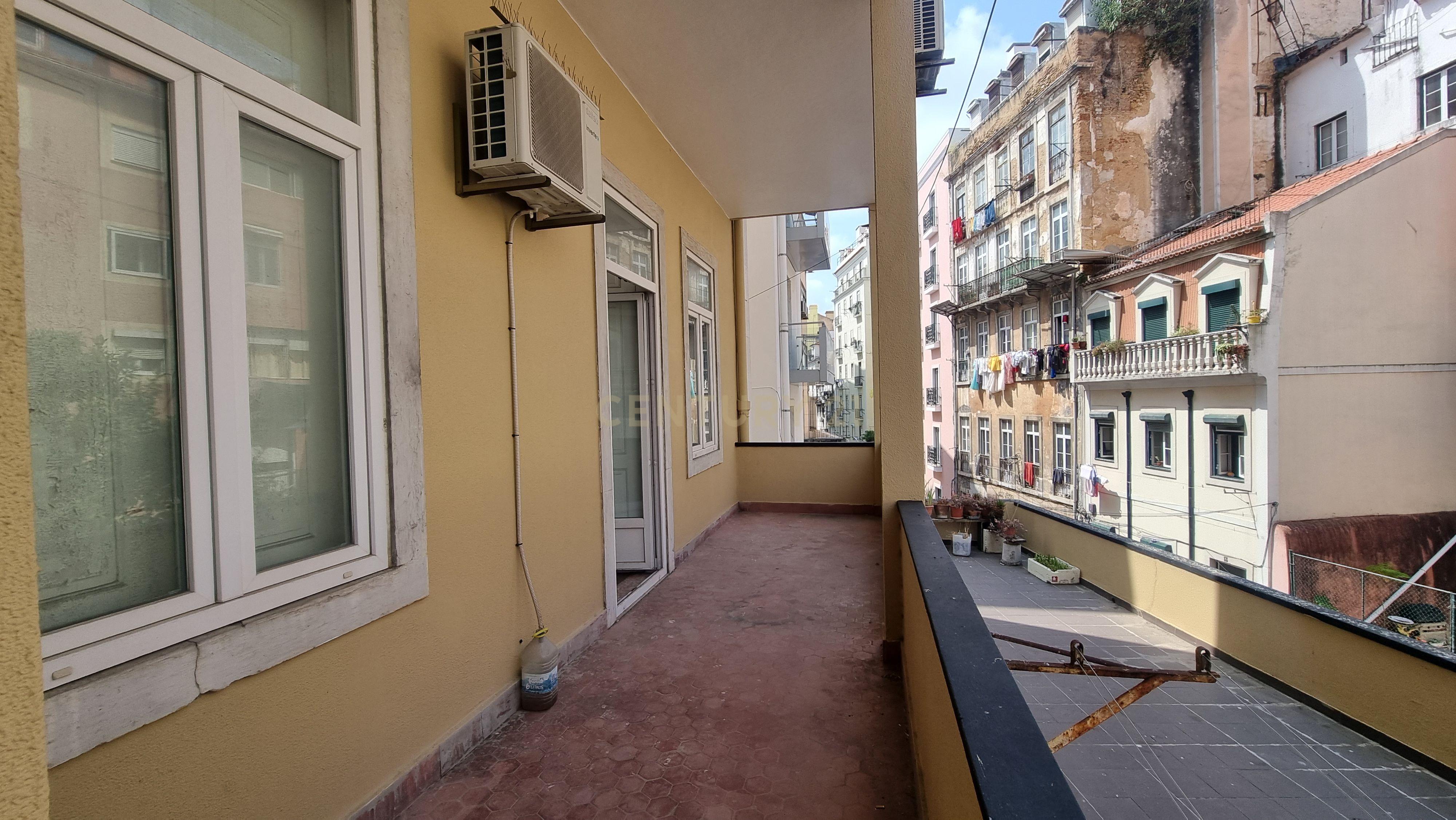Apartamento Pombalino de Charme com 8 Assoalhadas – Av. Almirante Reis, Lisboa - Image 15
