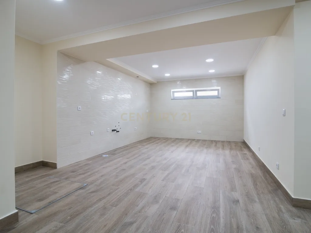 Moradia nova para estrear, de Sonho com Vista Panorâmica Sobre Lisboa no Bairro Casal do Bispo - Image 39
