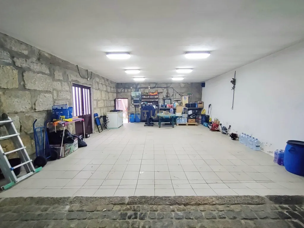 Moradia com Comércio em Amorim, Póvoa de Varzim - Uma Oportunidade Única! - Image 22