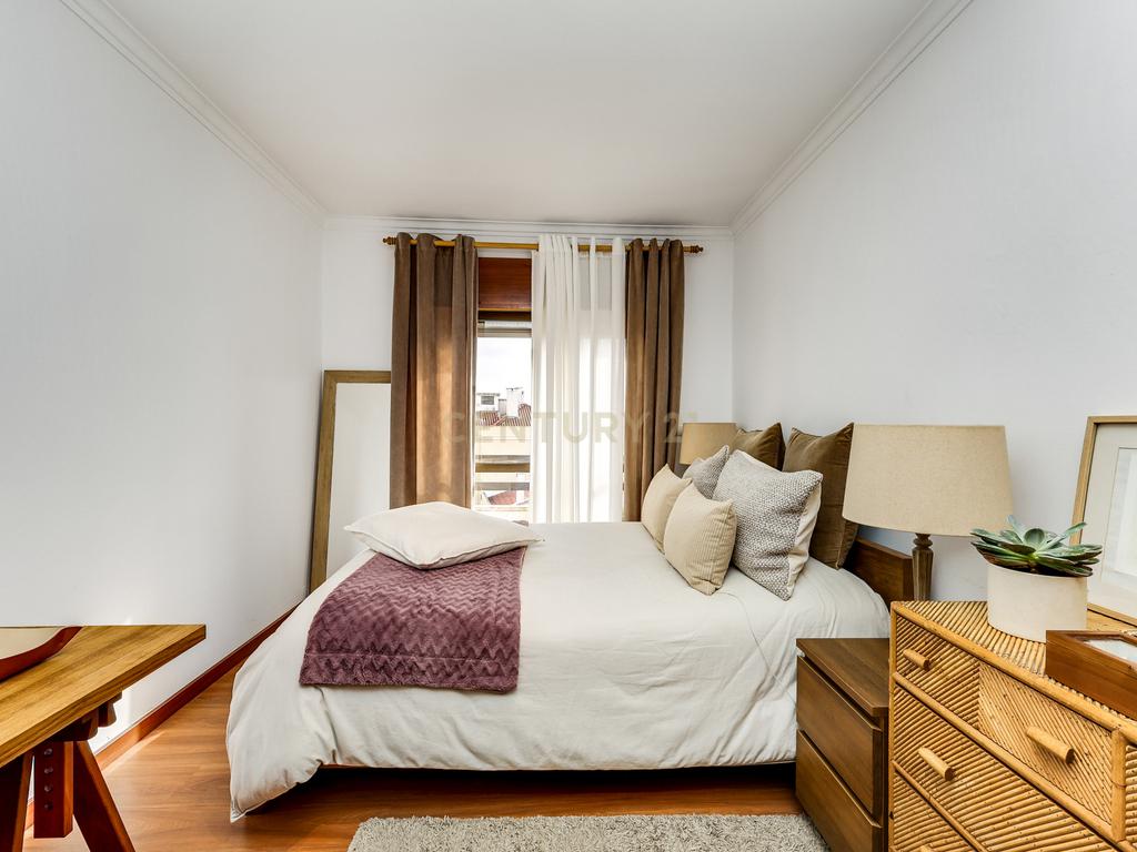 Apartamento T3 Renovado com Vista Panorâmica no Cacém, Sintra, Lisboa - Image 8