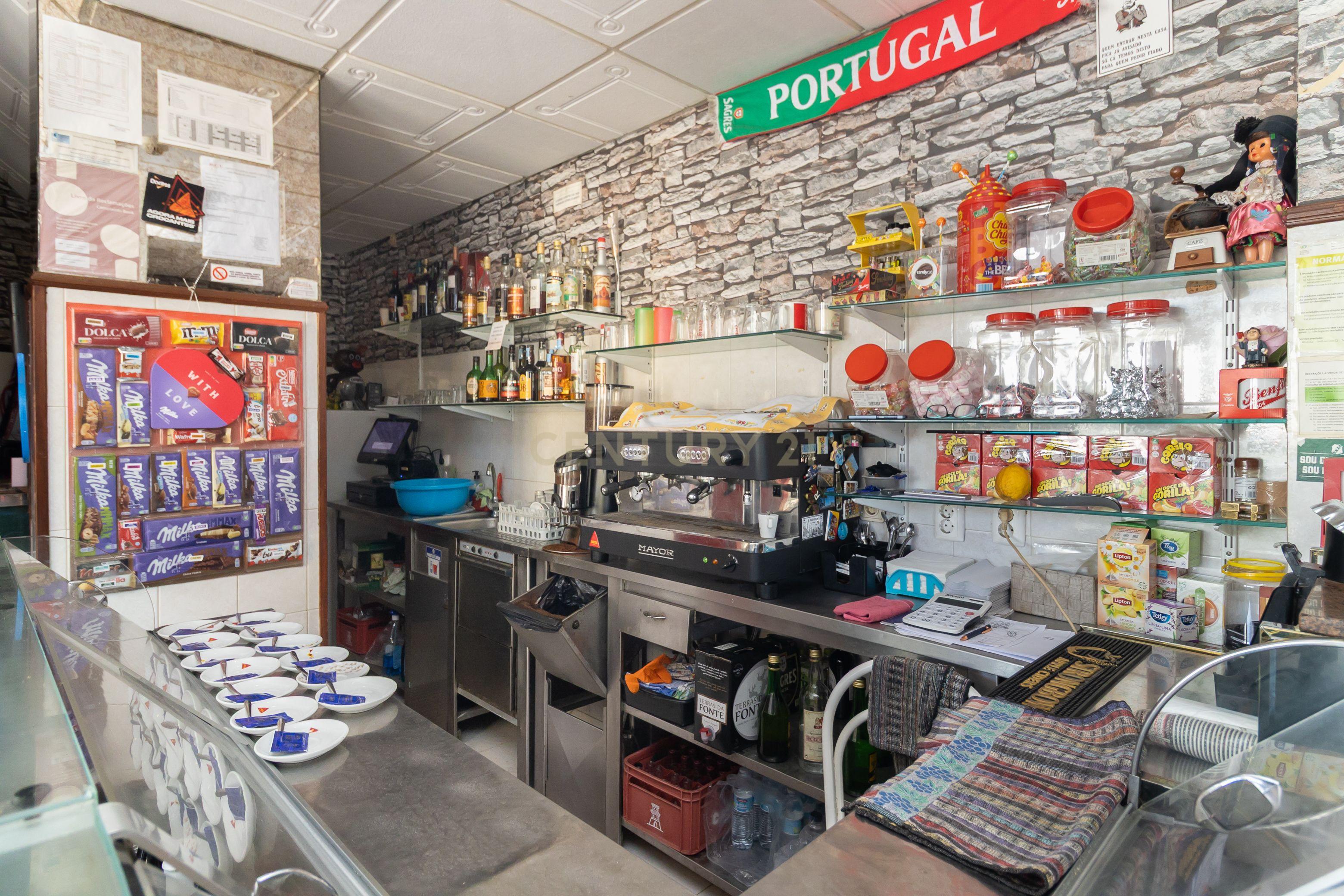 Espaço comercial à venda na Rua Henrique Augusto Pereira, nº2 - Image 20