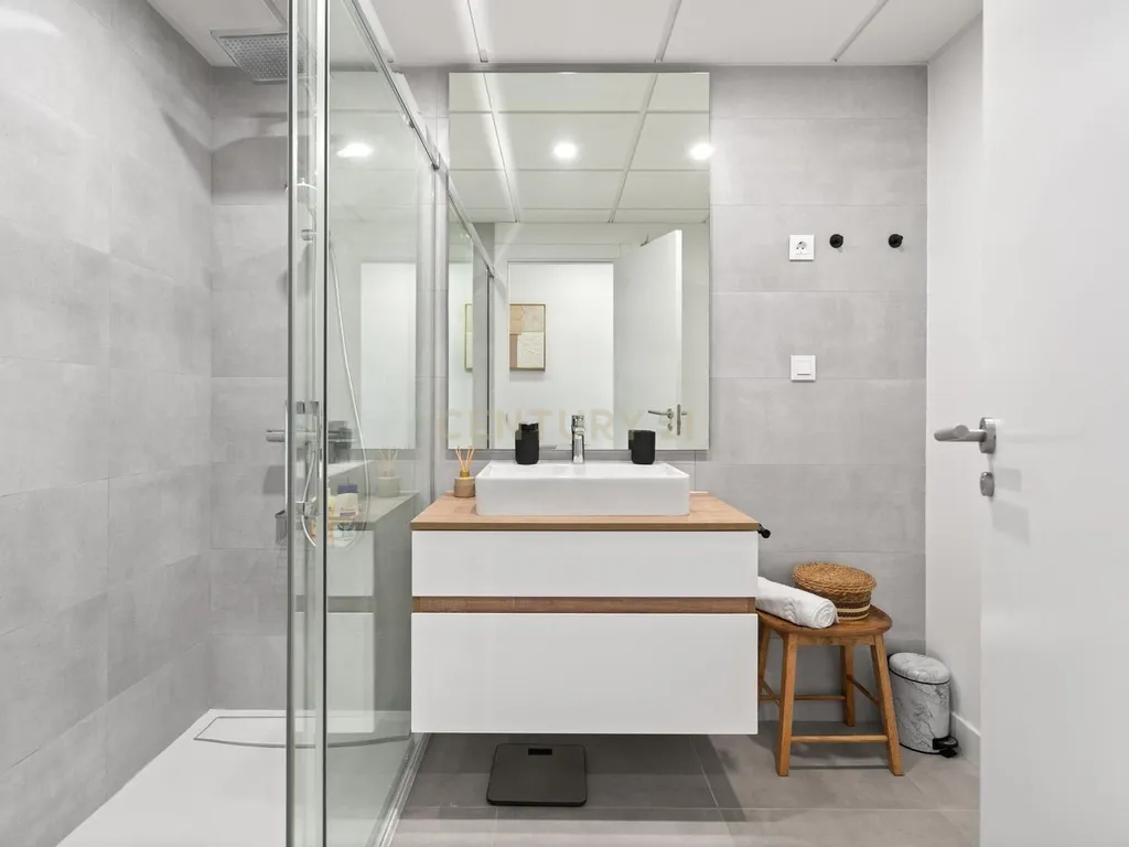 Luxuoso Apartamento com Vista Mar em Estepona, Málaga - Image 13