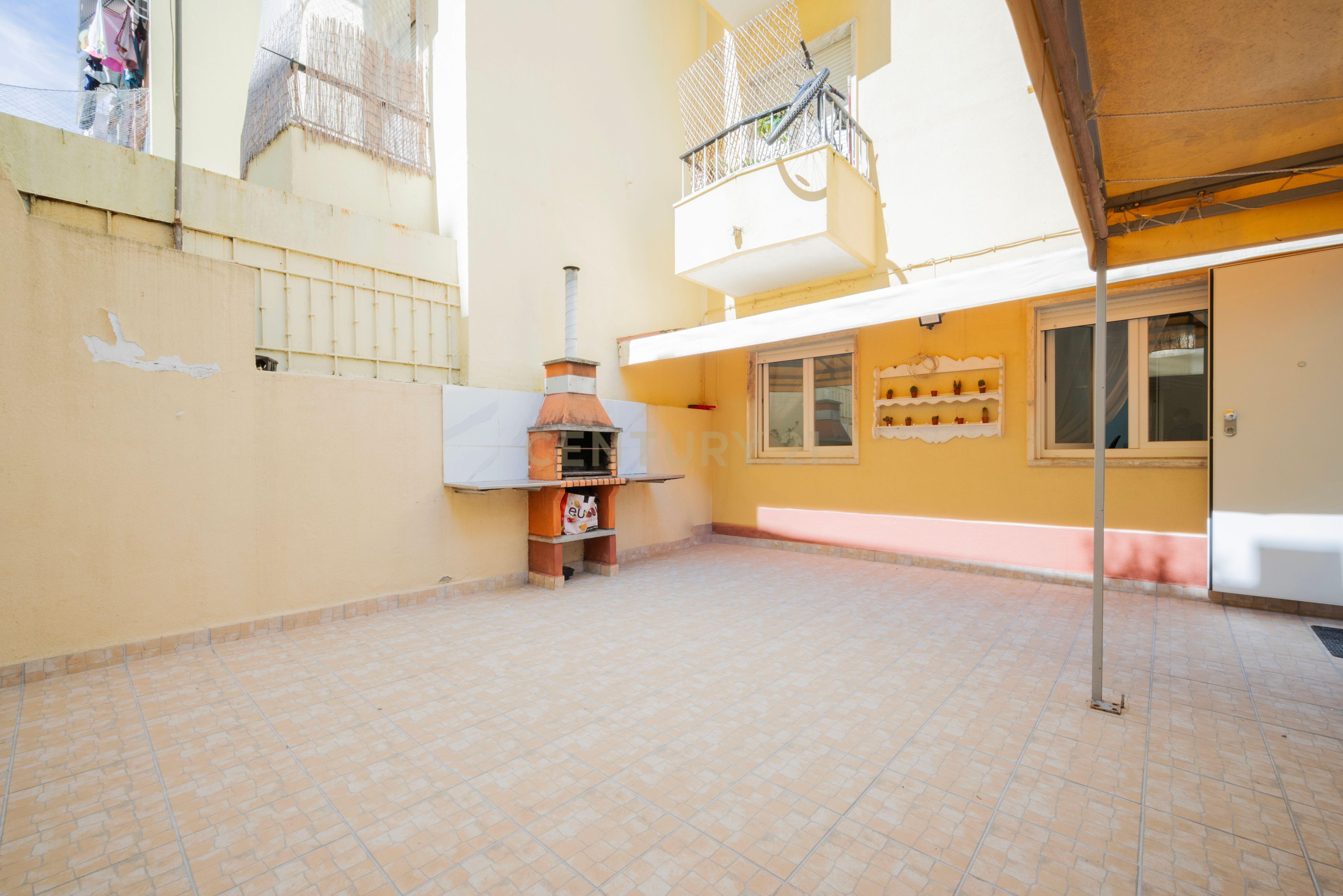 Fotografia 9 de Apartamento T3 em Odivelas, Remodelado e com Terraço
