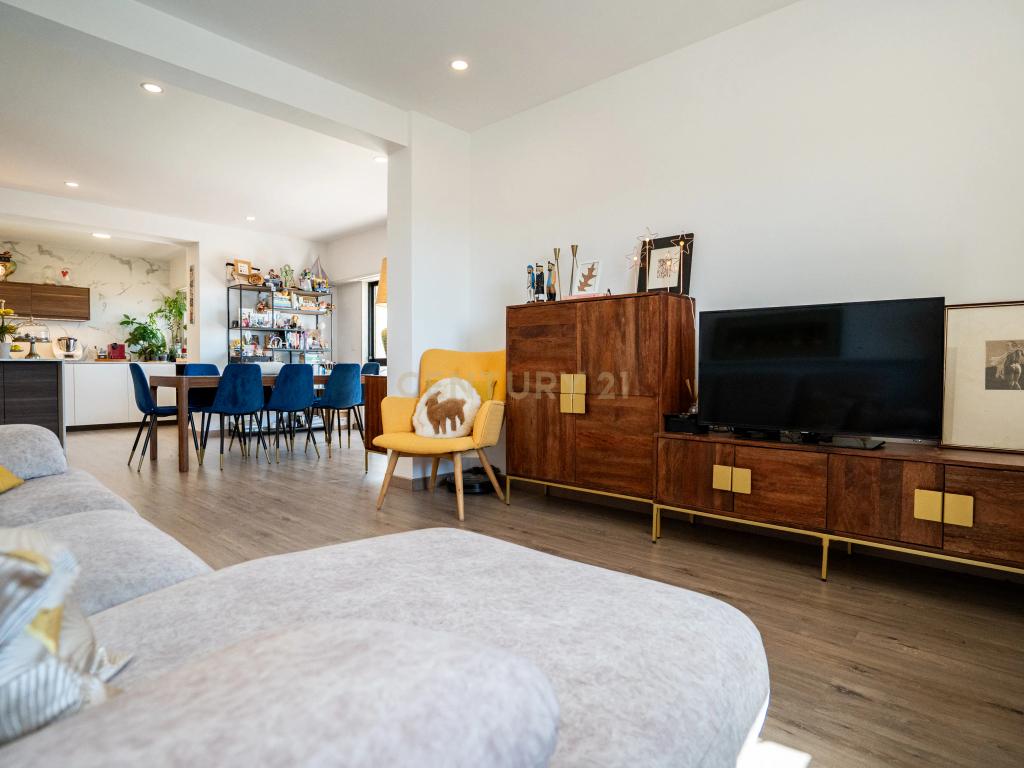 Apartamento T4 na Póvoa de Santa Iria - Oportunidade Única! - Image 2