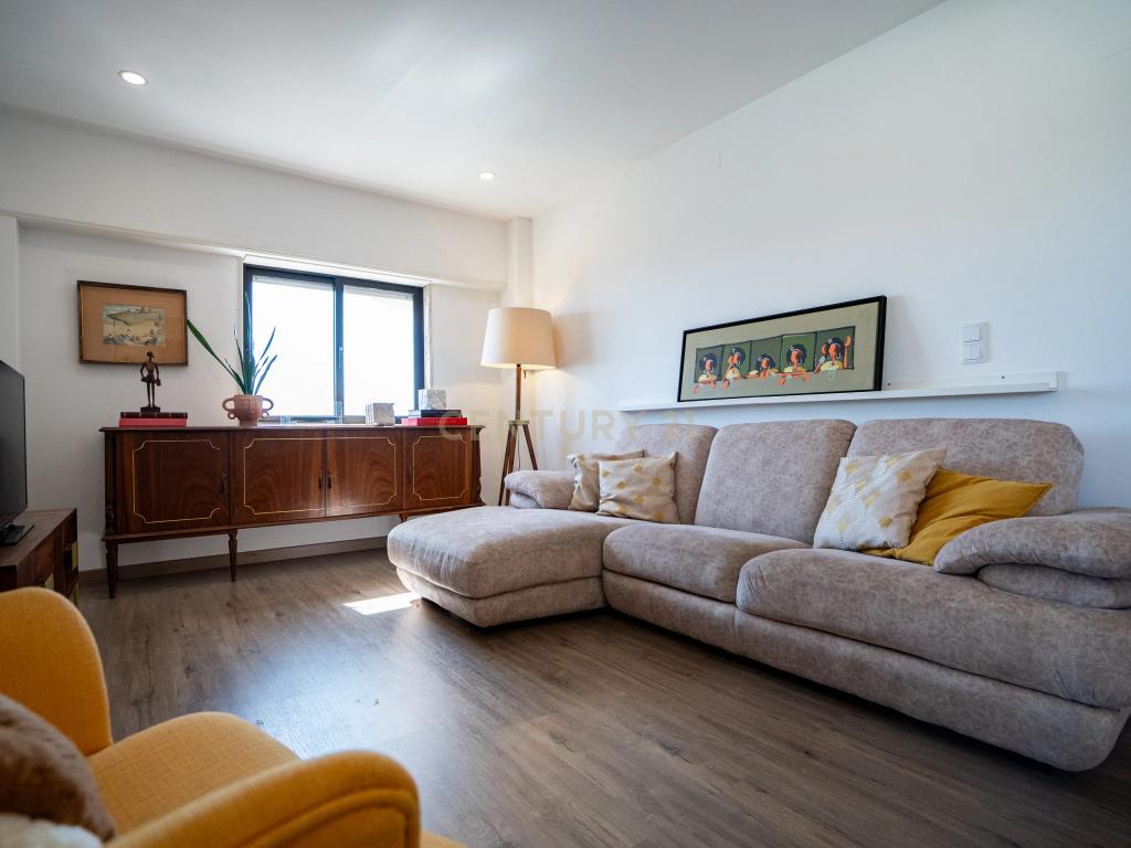 Apartamento T4 na Póvoa de Santa Iria - Oportunidade Única! - Image 5