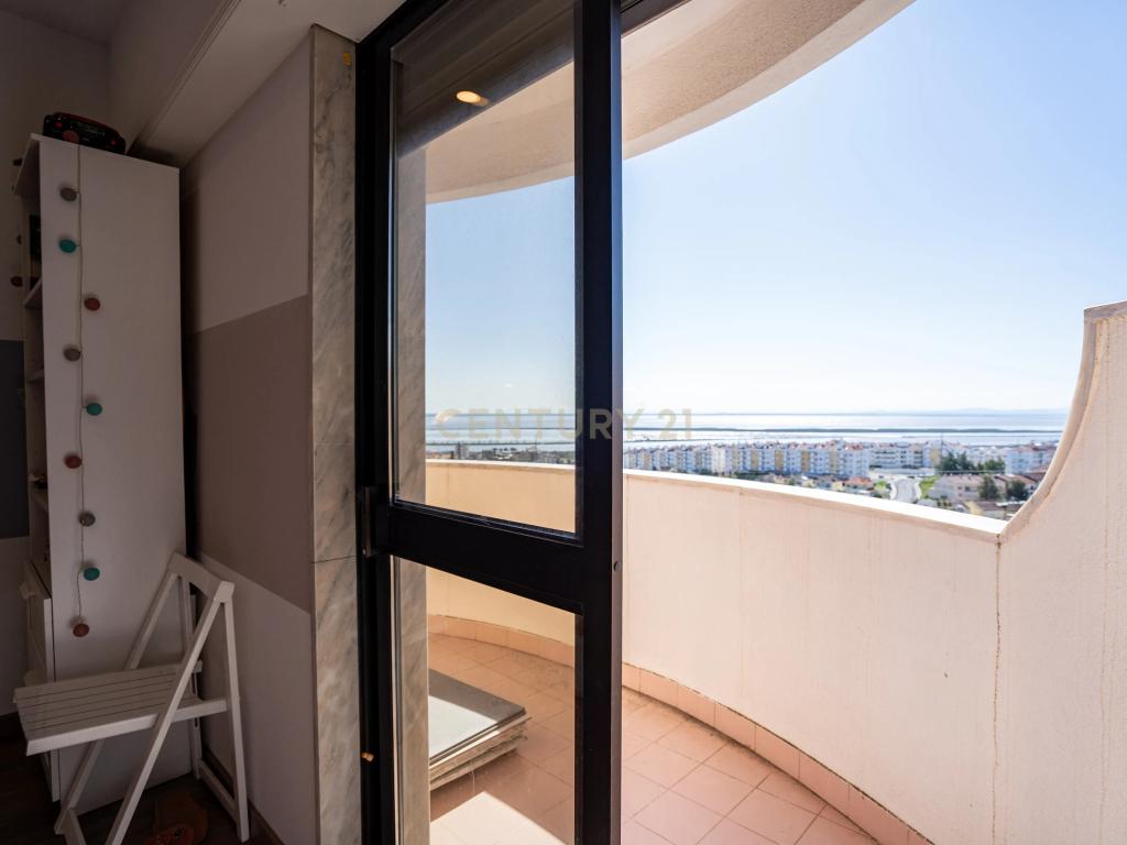 Apartamento T4 na Póvoa de Santa Iria - Oportunidade Única! - Image 23