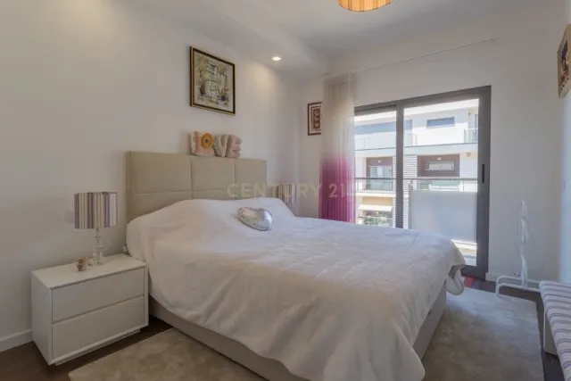 Luxuoso apartamento T3 duplex com Vista Panorâmica em Quinta de Santa Teresa, Charneca de caparica - Image 10