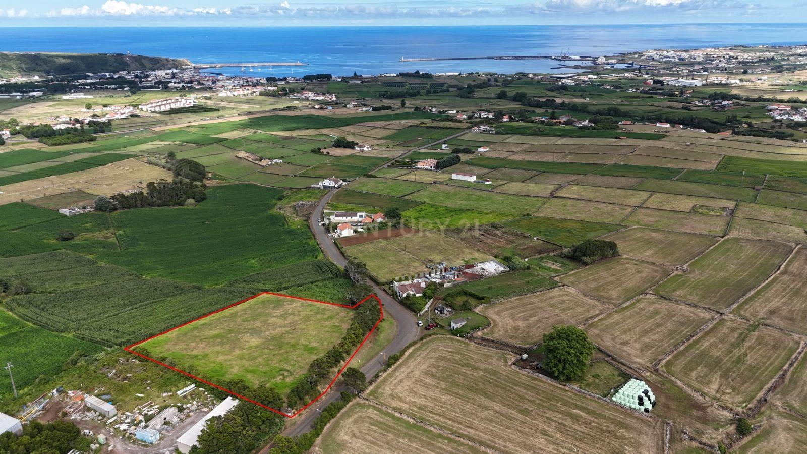 Fotografia 4 de Terreno com Vista Mar em Praia da Vitória, Ilha Terceira