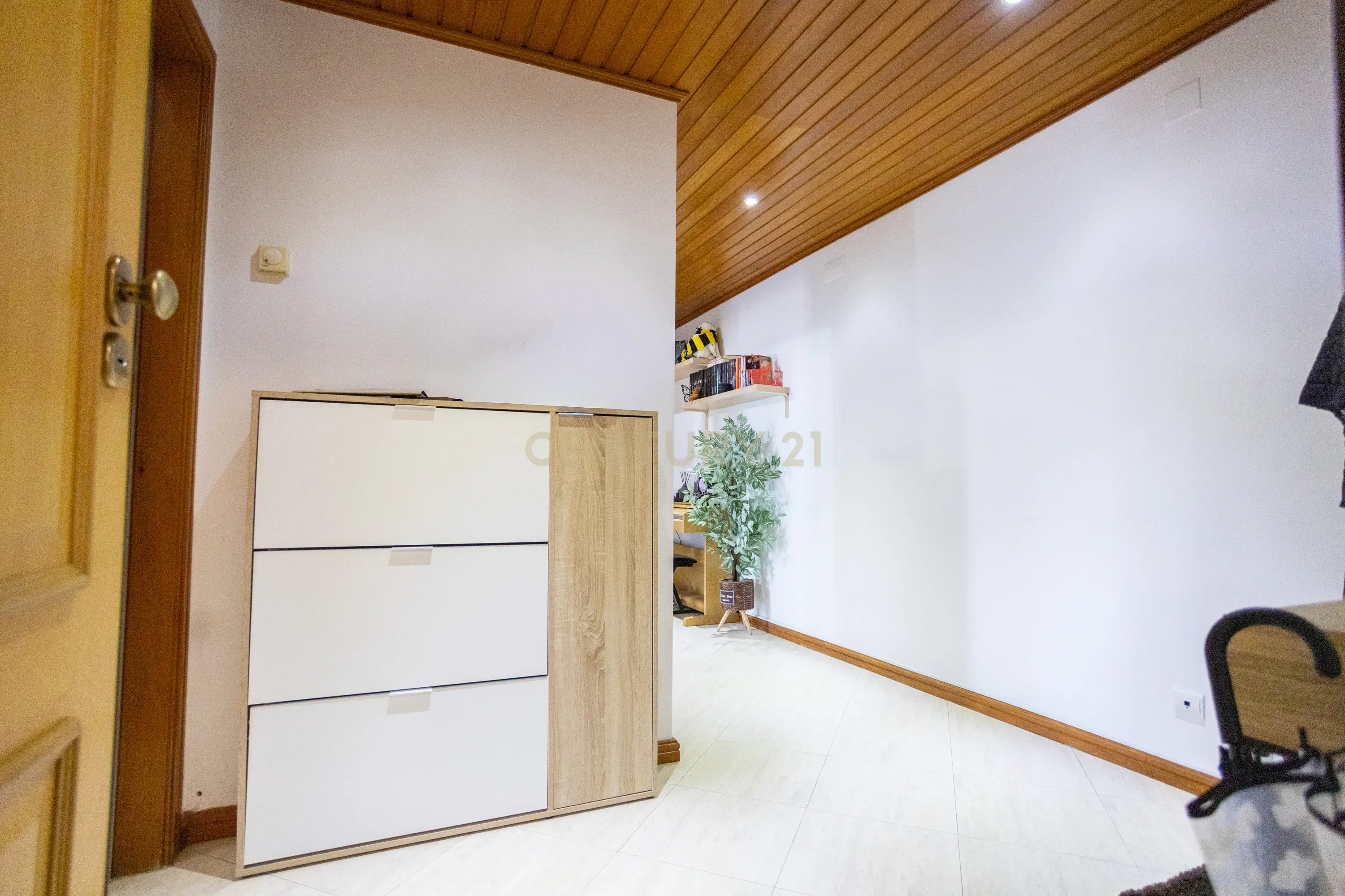 Fotografia 8 de T2 com 2 casas de banho e ampla varanda