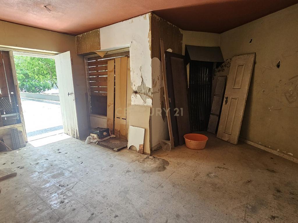 LOJA PARA VENDA EM ALGÉS – RUA MARGARIDA PALLA, 5 - Image 3