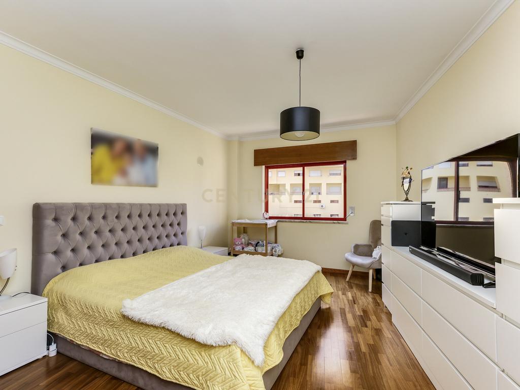 Apartamento T3 com 129m2 e Garagem, na Quinta Da Piedade   - Image 2
