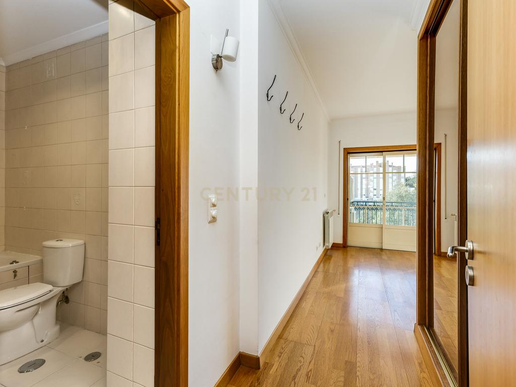 Apartamento T3+Box em Telheiras – Rua Fernando Lopes Graça - Lisboa - Image 24