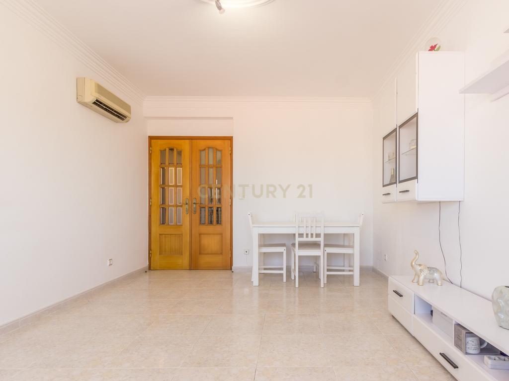 Apartamento T2 na Quinta do Conde - Image 4