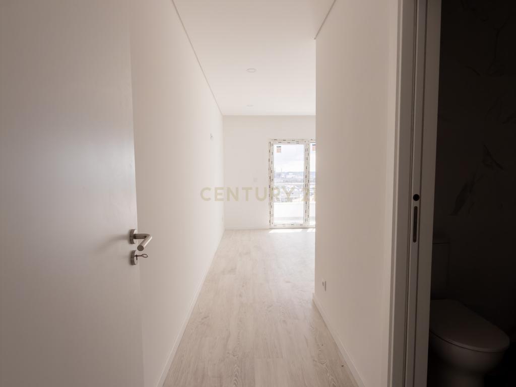 CONDOMINIO QUINTA DA LADEIRA - T2 e T3 COM TERRAÇOS, CHURRASQUEIRA E JARDIM - Image 2