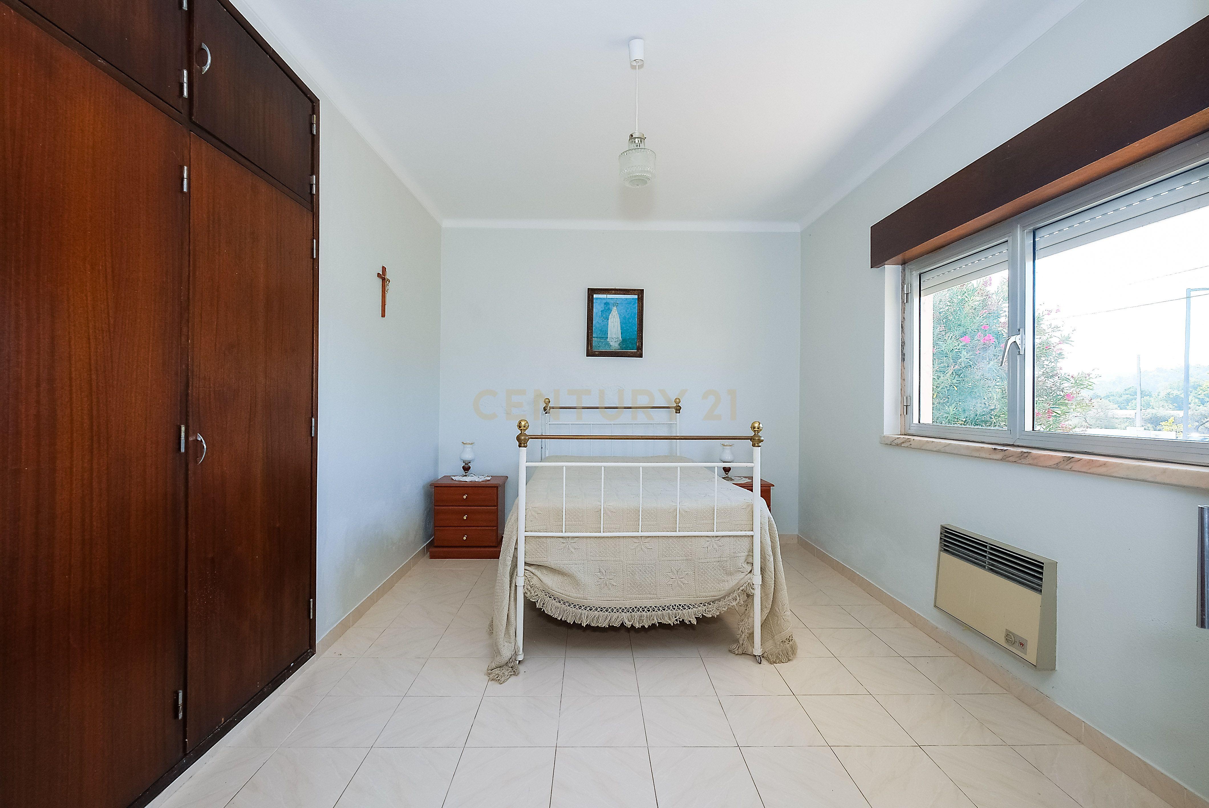 Fotografia 5 de Moradia Bifamiliar c/ terreno urbanizável de 10.500 m² – Ourém (EN113)