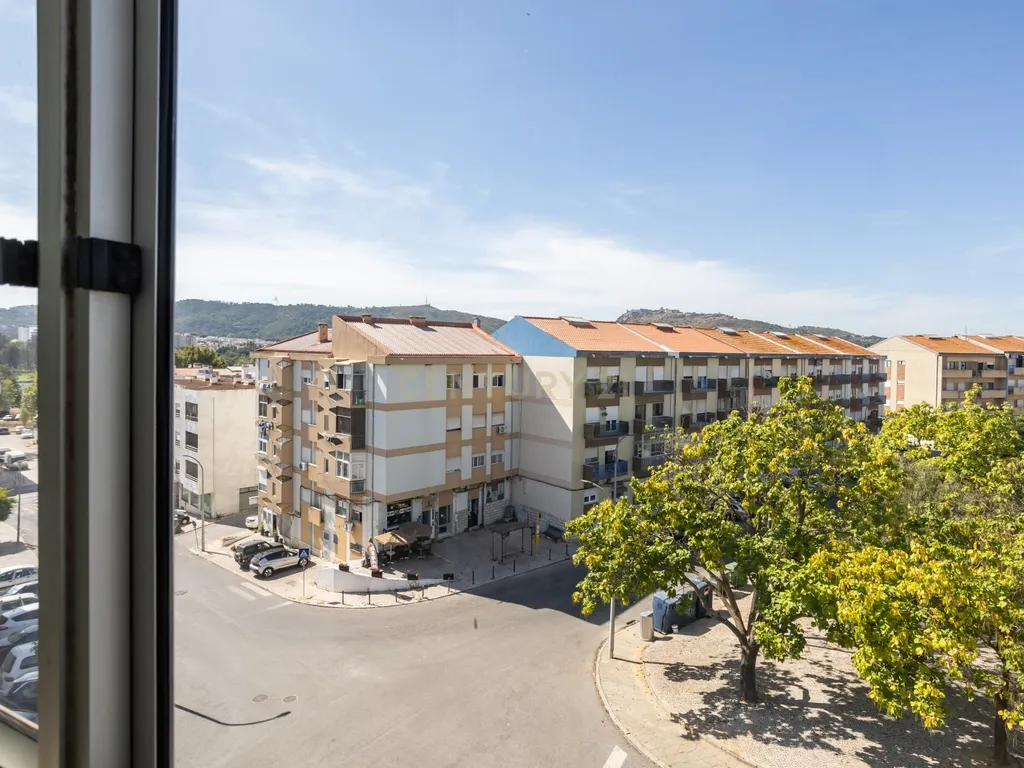 Magnífico T4 no Bairro de São Gabriel com 3 Varandas e Vista Panorâmica – Setúbal - Image 45