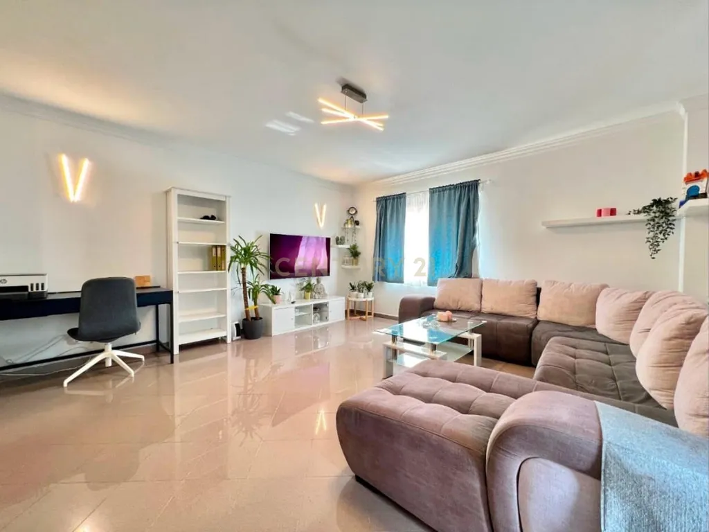 Apartamento T3 em Azambuja com Vista Panorâmica e Garagem - Image 16