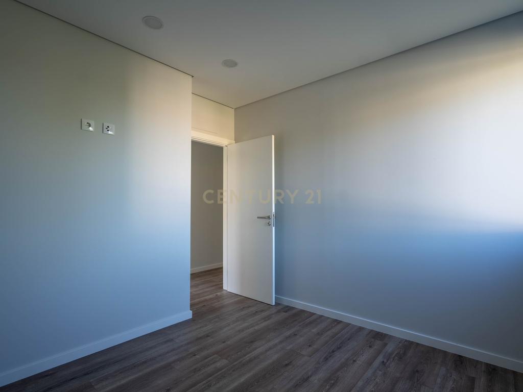 Apartamento T3 - Empreendimento Gardens - Novo - Image 17