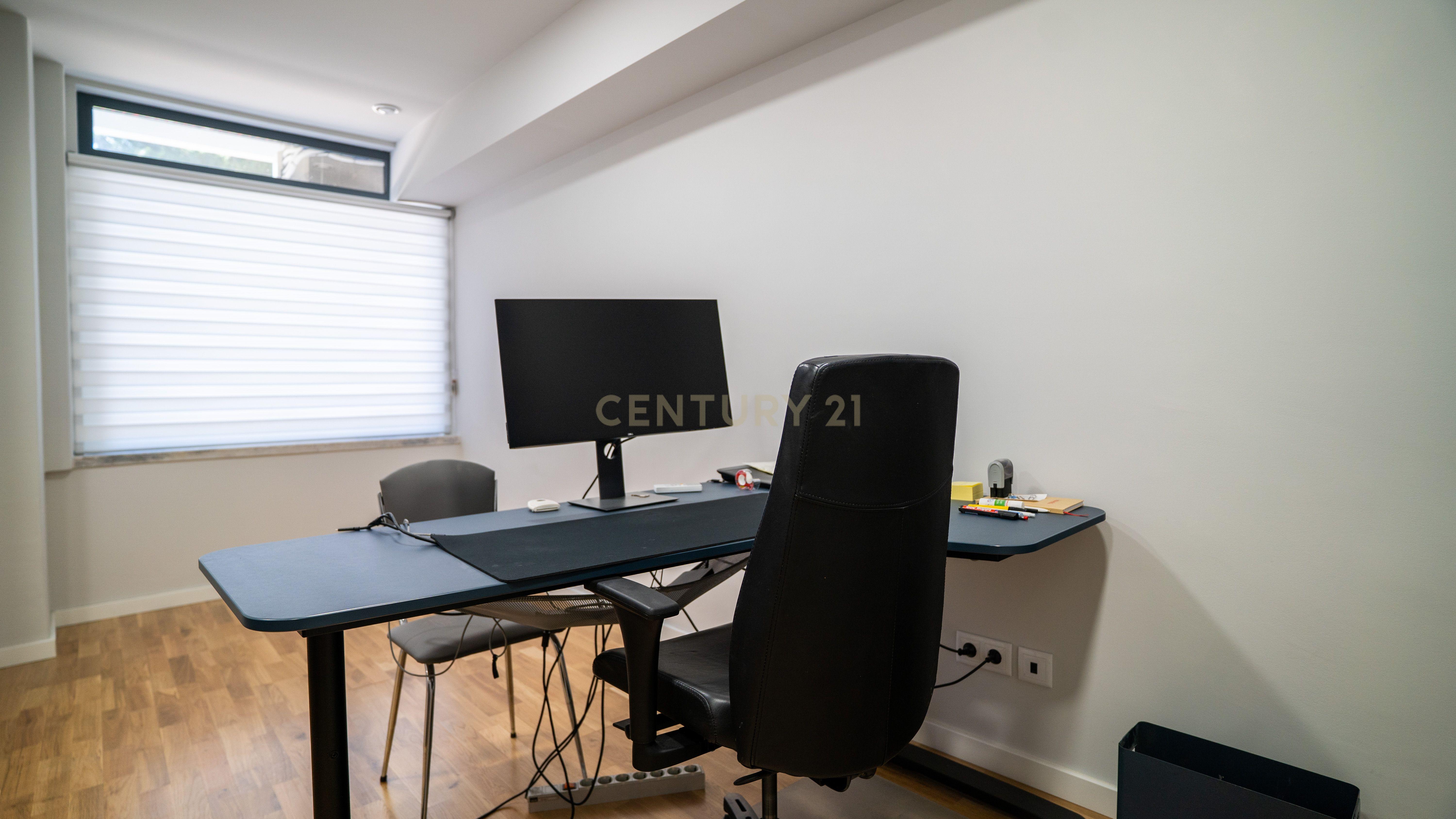 Escritório Mobilado para Arrendamento – Ramada, Odivelas | 92m² | 1.000€/mês - Image 3